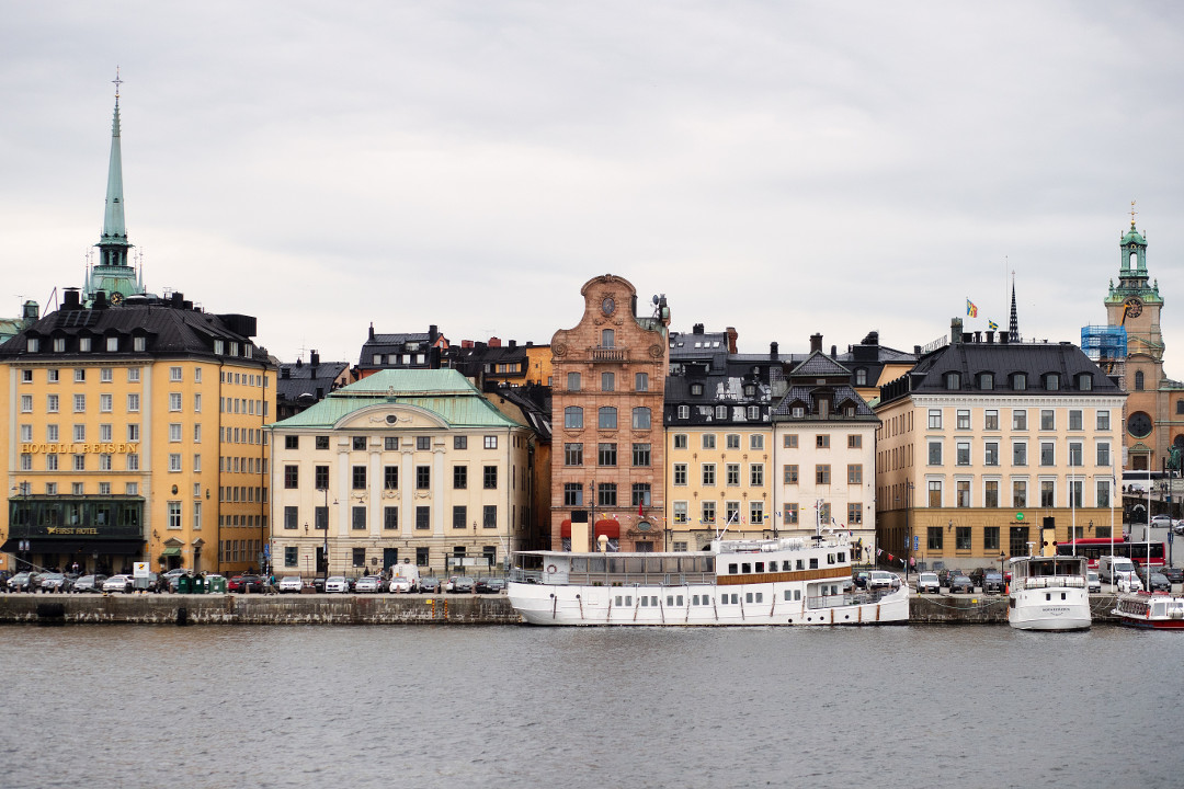 Are we sleepwalking towards a cashless future? – Lessons from Sweden | Visa Navigate